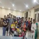 समाज सेविका डॉक्टर तसनीम अली एवं पूनम धोंचौक ने स्टेशनरी एवं स्पोर्ट्स का सामान किया मुफ्त वितरित