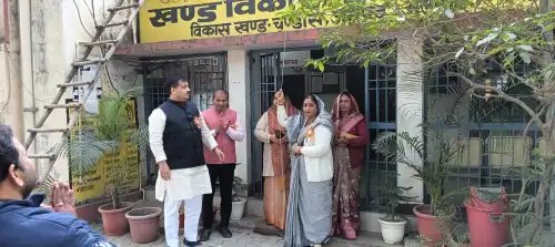 चंडौस विकासखंड कार्यालय चंडौस पर 76वें गणतंत्र दिवस पर ध्वजारोहण।