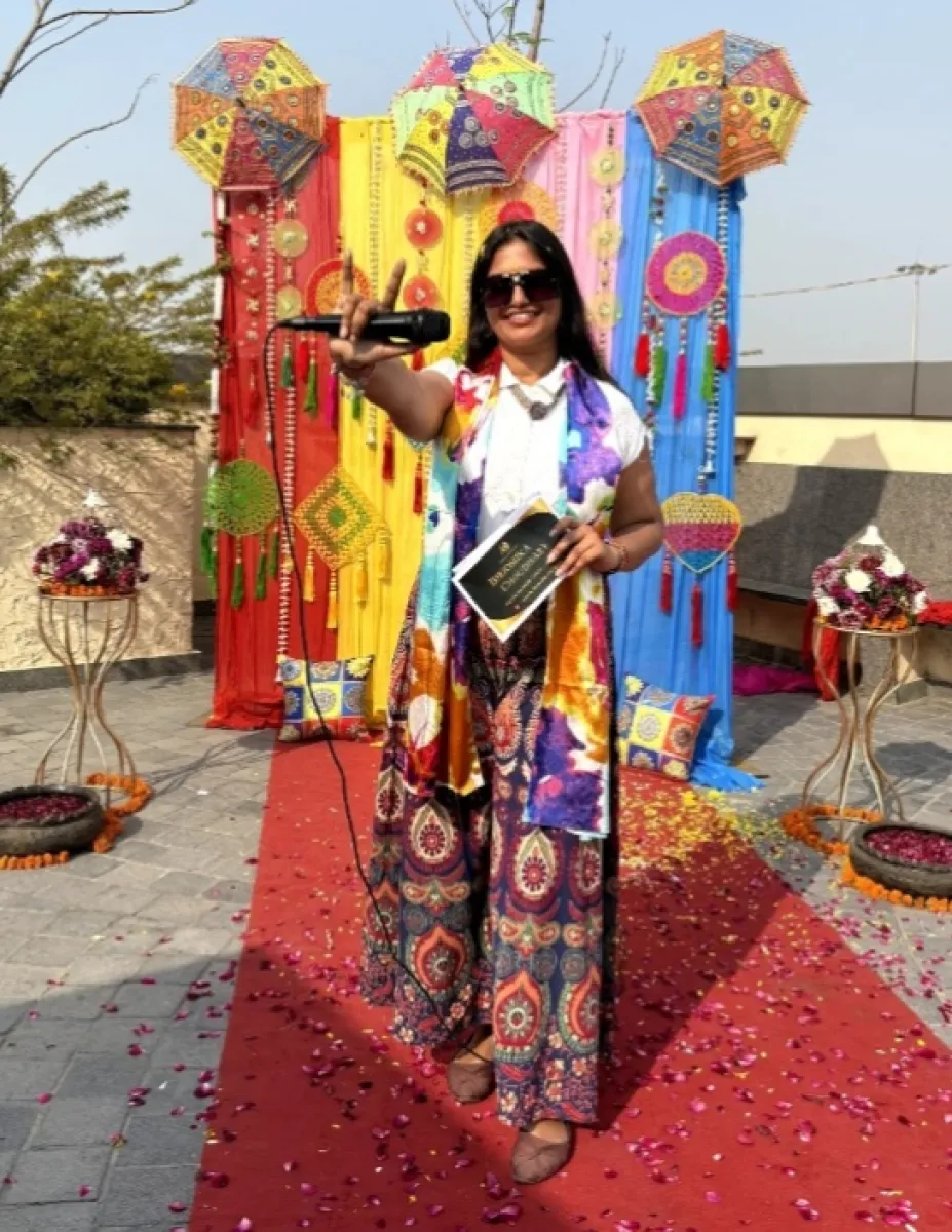 Delhi NCR’s Star Anchor Bhoomika Choudhary: From Classroom Mic to National Spotlight