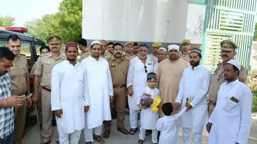 ईद-उल-अजहा की नमाज़ शांतिपूर्वक संपन्न, चंडौस में दिखा भाईचारे का नज़ारा