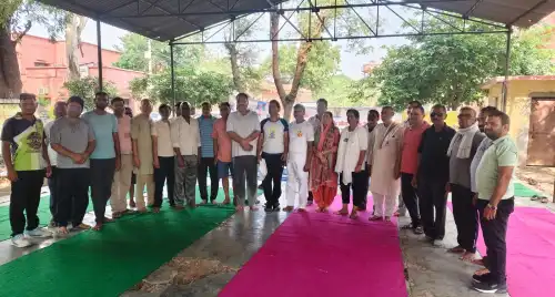 अलीगढ़ के चंडौस ब्लॉक में हर्षोल्लास से मनाया गया अंतरराष्ट्रीय योग दिवस 2025