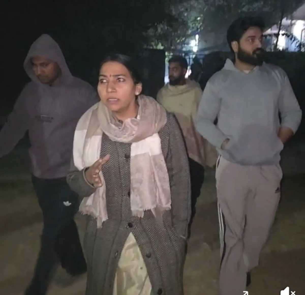 नशे का अड्डा बना वसुंधरा एन्क्लेव का सिटी पार्क, निगम पार्षद मुनेश डेढ़ा की छापेमारी , वीडियो सोशल मीडिया पर प्रसारित