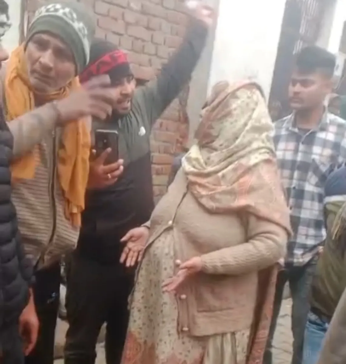 क्षत्रिय करणी सेना के कार्यकर्ताओं ने बड़ी तादाद में अवैध गोमांस कटान  का भंडाफोड़ किया