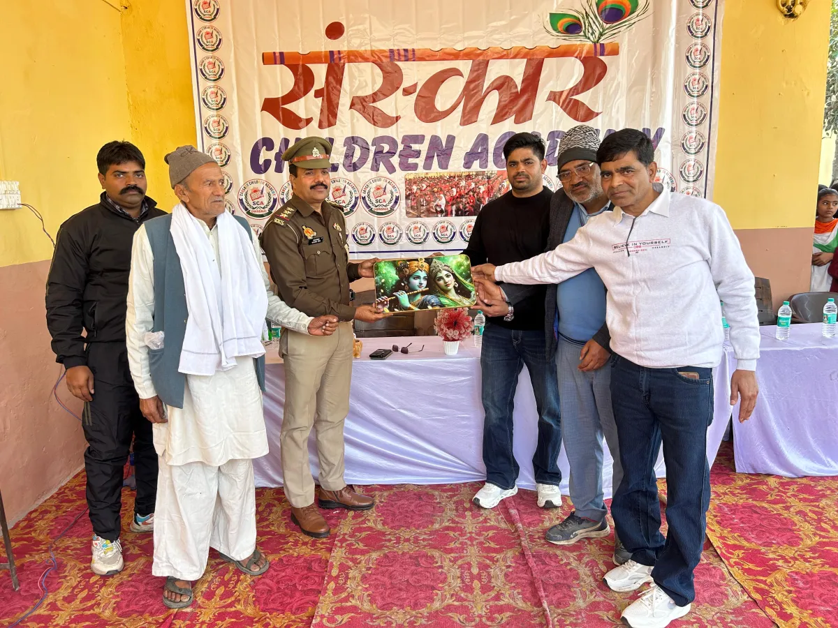 संस्कार चिल्ड्रन एकेडमी में बड़ी धूमधाम से बनाया गया 77वां गणतंत्र दिवस।