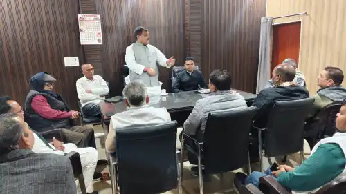 विकासखंड कार्यालय चंडौस पर 77वें गणतंत्र दिवस पर ध्वजारोहण।